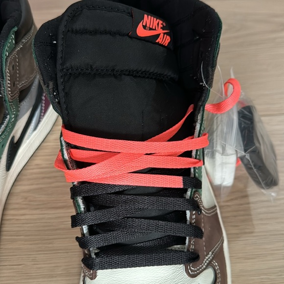 Air Jordan 1 Retro High OG (DH3097) - Picture 4 of 16